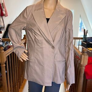 NWT DG2 Diane Gilmore collection. Size M. Beige Blazer Jacket. Dress up or down!